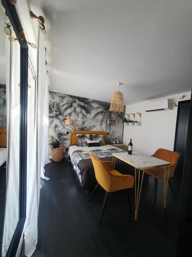 Tropical Apartment